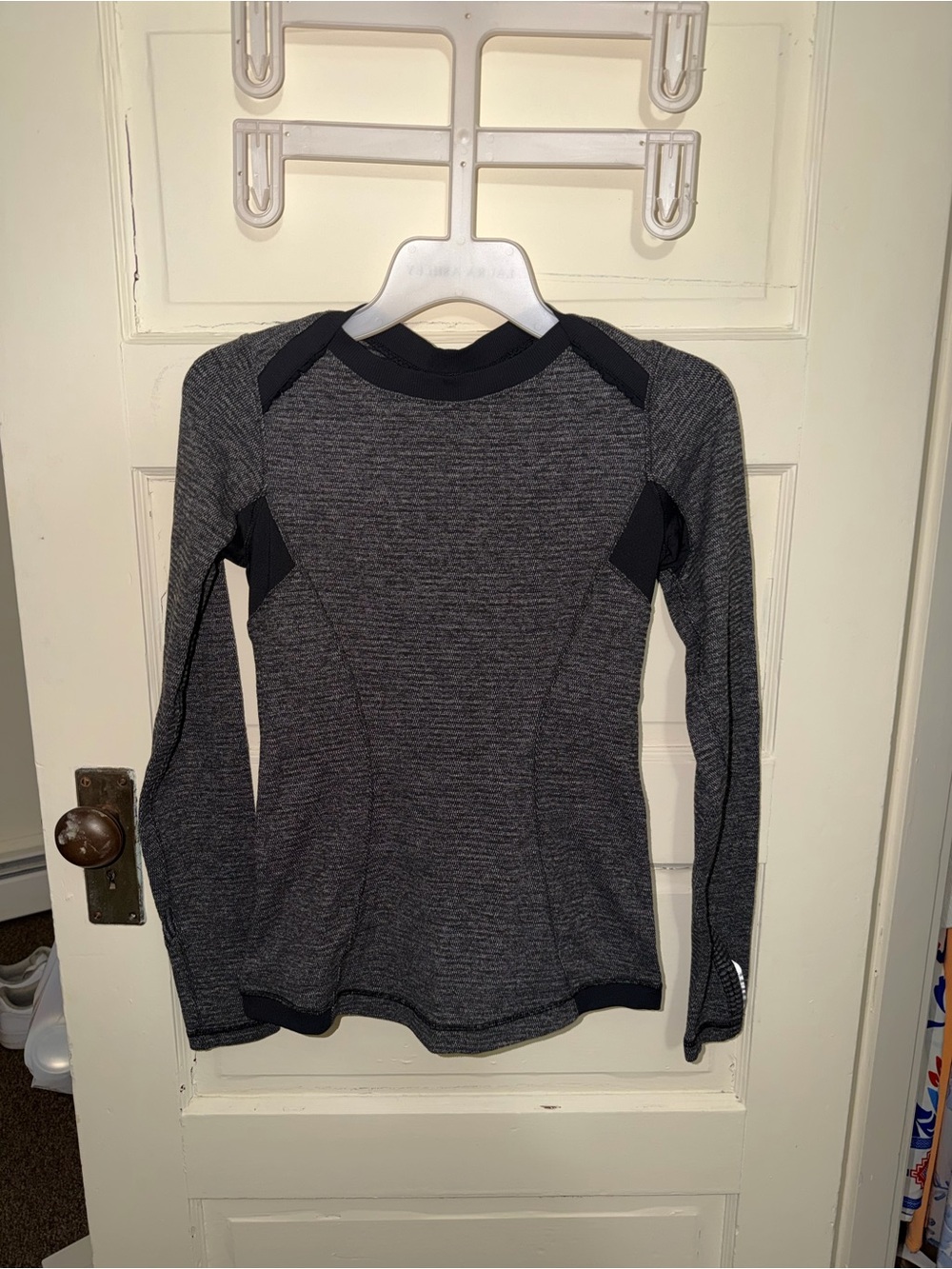 Lululemon long sleeve gray top